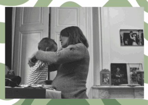 Maman et enfant pendant une séance photo grossesse à Lille